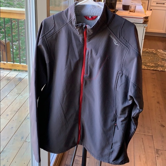saucony running jacket